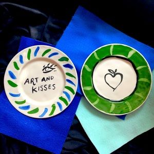 Anthropologie Plates, Set of 2, Art and Kisses & Heart Apple Design